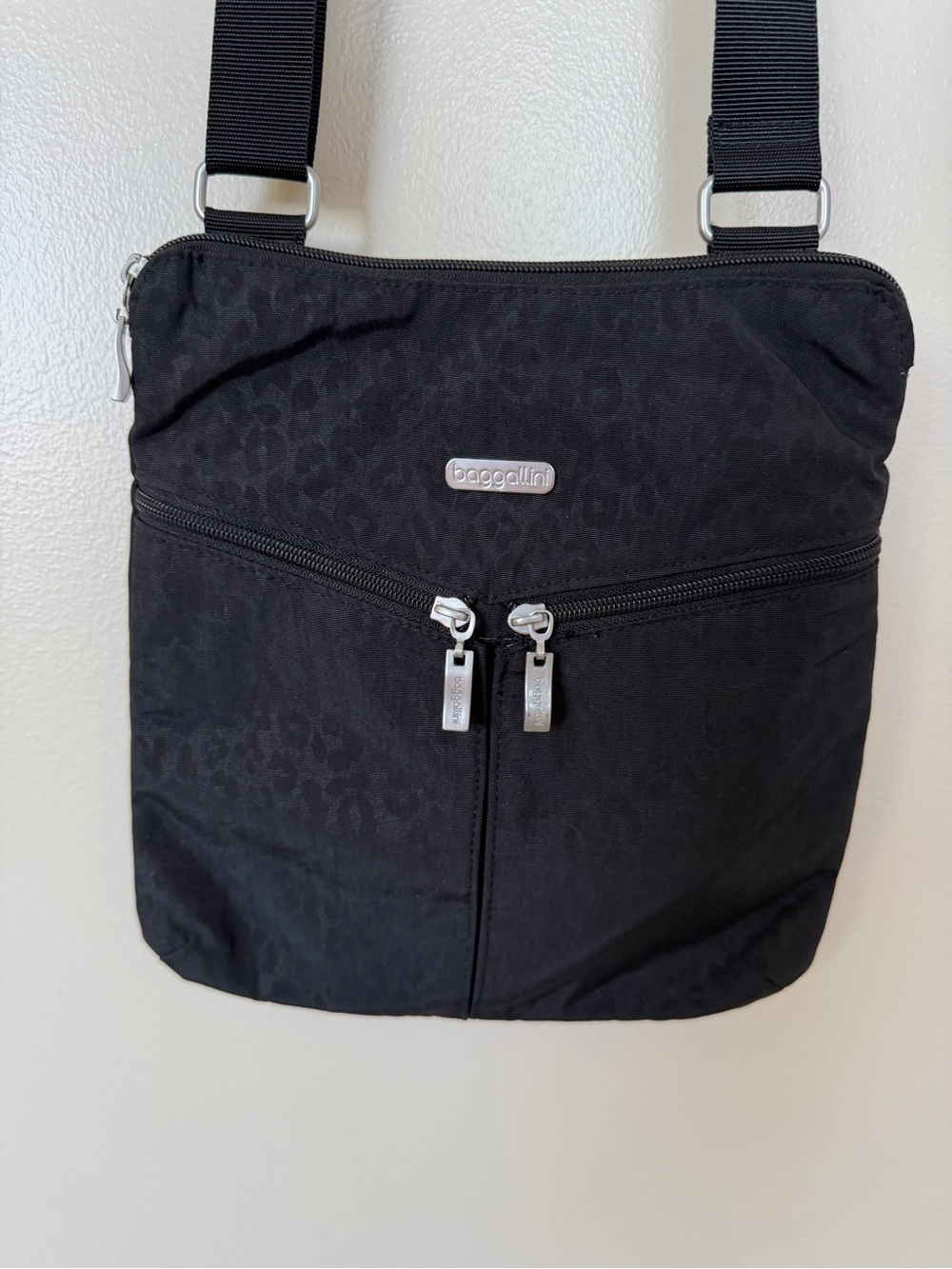 BAGGALLINI Black Leopard Print Crossbody Bag